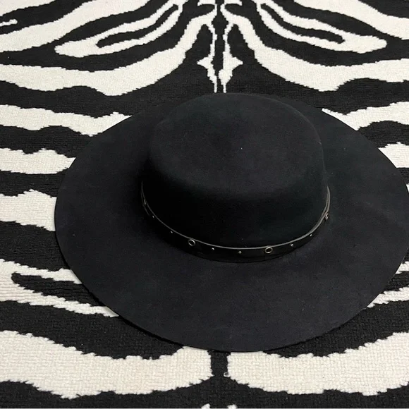 Frye Black Wool Felt Studded Belted Boater Hat Size Medium - Picture 5 of 9